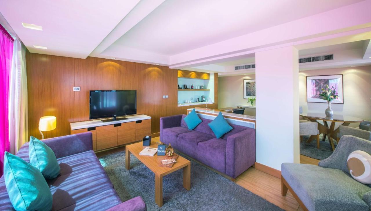 Suite con vistas al mar - Acceso al salón